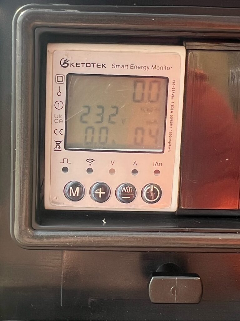 Écran du compteur de consommation de la borne